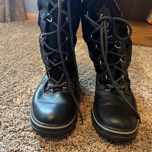 Women's Coach Black Logo Shaine Q1302 boots.